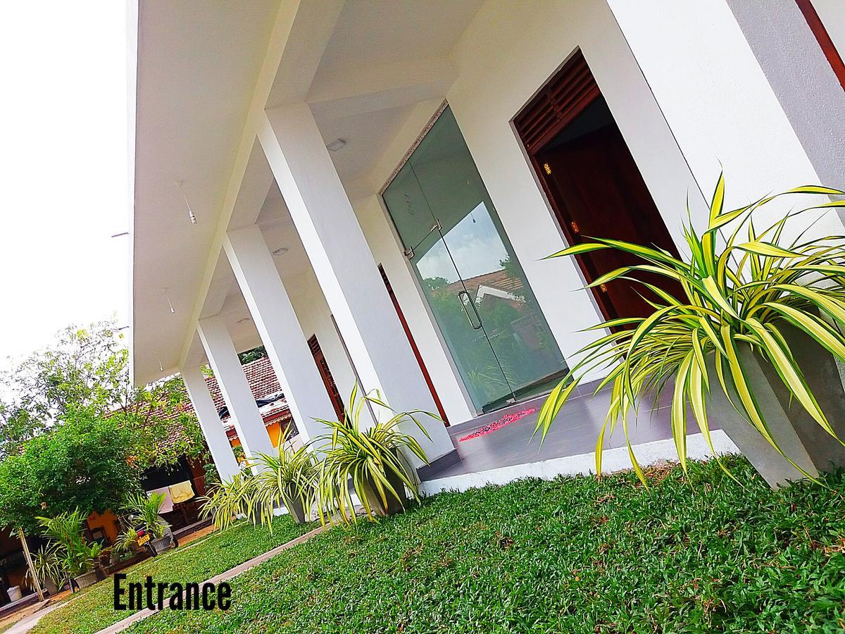 A&B Resort Negombo Kudapaduwa Exterior foto