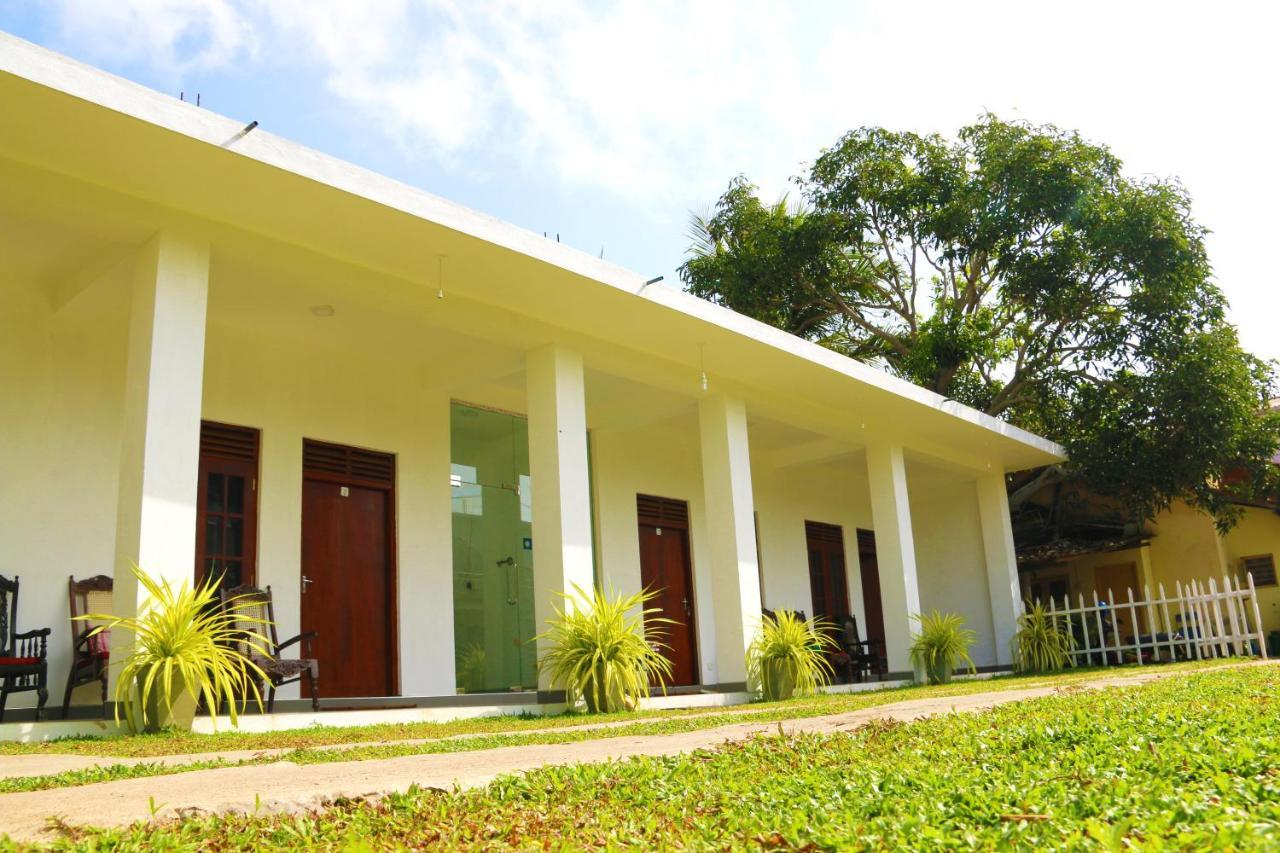 A&B Resort Negombo Kudapaduwa Exterior foto