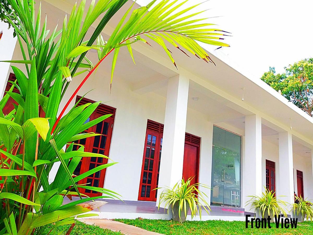 A&B Resort Negombo Kudapaduwa Zimmer foto