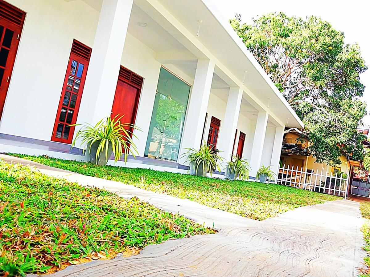 A&B Resort Negombo Kudapaduwa Zimmer foto